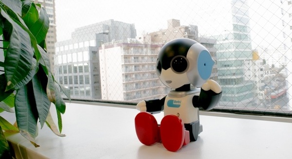 お喋りする小型ロビが1万円　「マイルームロビ」は明日2月28日発売 画像