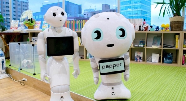 【存在感やばい】Pepperの「特大ぬいぐるみ」が先行で届いた！ 特別限定販売中 画像