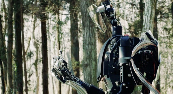 【世界初】力強さと繊細な動きを両立する手をもつアバターロボット「MELTANT-α」はペットボトルを開け、生卵を割らずに持てる 画像