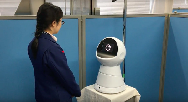 信号メーカーが開発した駅案内ロボット「ekibo」が都庁前駅で実証実験　シャープは「AIoT」で支援 画像