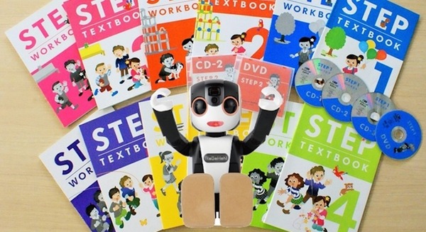 シャープの「ロボホン」が英会話授業の実証実験　アルクの子供向け英会話教室にて5月から 画像