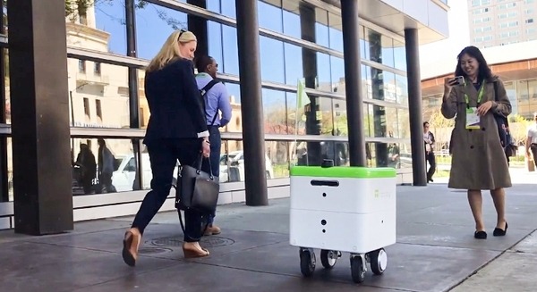 【動画あり】GPU搭載の自動運転デリバリーロボット「Robby」をシリコンバレーで見た！(第1回) 動くクーラーボックスみたいで可愛い 画像