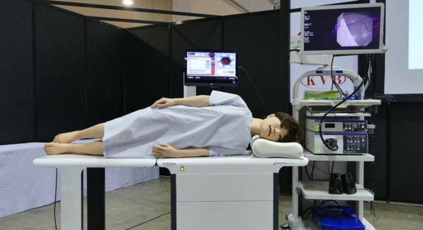 リアルな反応のヒューマノイド「mikoto」　「2023年問題」で市場拡大中の医療教育用シミュレーターに挑むMICOTOテクノロジー檜山氏がMEDTECで講演 画像