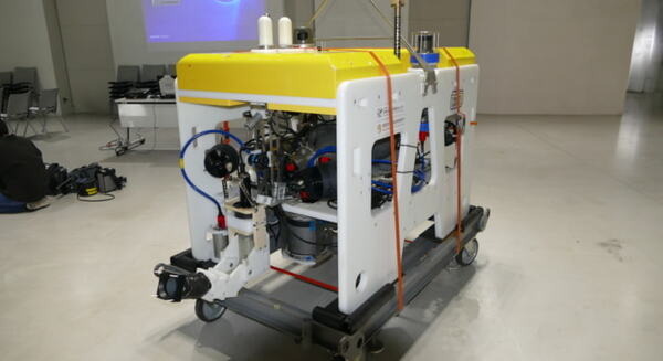 東大生産研と九工大、自律型海中ロボット「Tuna-Sand2」を初公開　海中の生物を全自動でサンプリング 画像