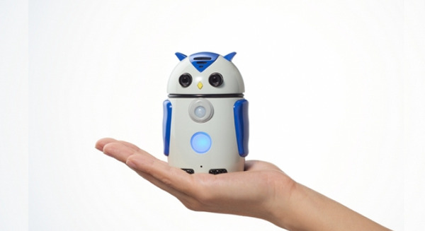 「AIロボット自動販売機」の実証実験が東京ドームシティで開始！ 自販機の中からロボットが呼び込み 画像