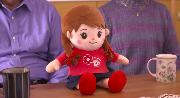 シリーズ累計12万体出荷！ 会話ができる音声認識人形「おしゃべりみーちゃん」母の日ギフトパックを販売 画像