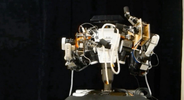 「電気通信大学 新技術説明会」開催　柔軟物操作ロボットとヘビ型ロボットが研究成果実用化を目指してプレゼン 画像