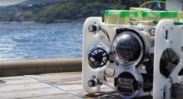 手軽に深海調査ができる水中ドローン「FullDepth DiveUnit300」が発表　300mの深海まで探査可能 画像
