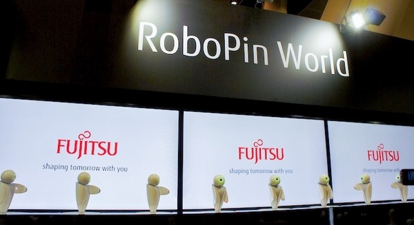 【富士通フォーラム 2018レポート】VRツールを使ったロボピンの振り付けやロボットのビジネス活用 画像