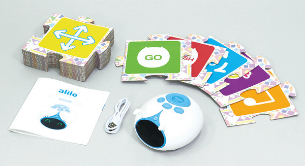 幼児でも直感的な操作が可能なプログラミング知育ロボット「alilo (アリロ)」発売　パネルを並べたり、スマホでプログラミング 画像