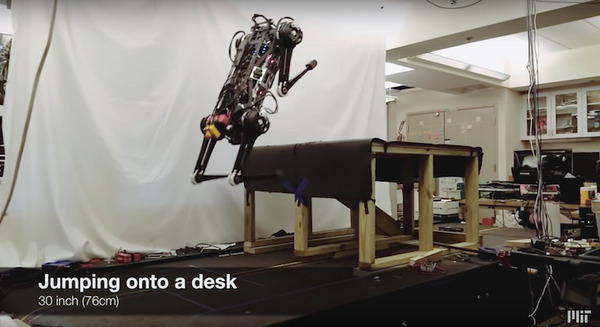 MIT開発の四足歩行ロボット「Cheetah 3」は大ジャンプができ、視覚情報なしで階段をのぼる 画像