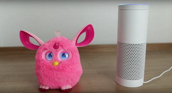 Alexaを操作するファービーが可愛い（声は可愛くない） 画像