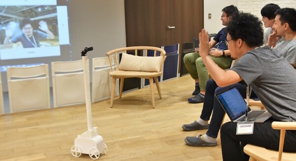 ハタプロとリクルートテクノロジーズ、カメラ付きの四輪駆動AIロボットを共同開発 画像
