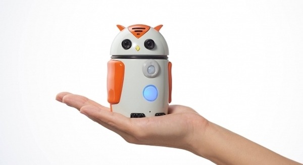 NTTドコモ、ロボット「ZUKKU」活用した法人向け対話型AIサービスの実証実験を開始 画像