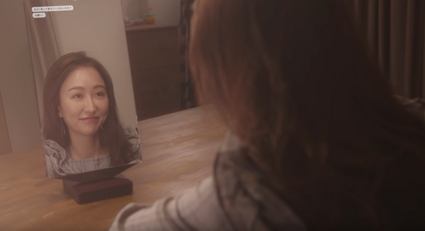 スマートミラー「novera」で女性の顔を診断、声優がアドバイス　年内に予約開始へ 画像