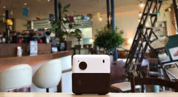 小型ロボット「PLEN Cube」がカフェで顔認証　コーヒーサブスクリプションの受付自動化へ 画像