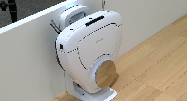 パナソニック、fuRoと開発中のロボット掃除機コンセプトモデルを公開　業務用ロボット掃除機「RULO pro」のセミナーも 画像