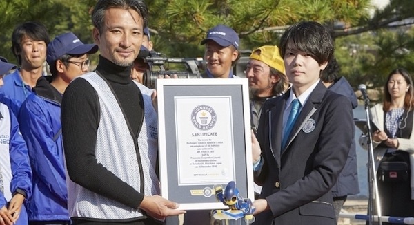 乾電池で3kmの遠泳に成功！ パナソニックの「エボルタNEOくん」がギネス記録に 画像