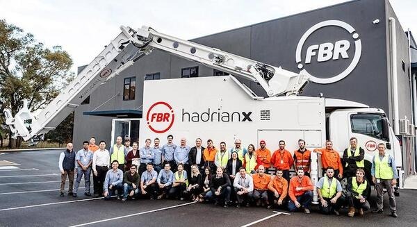 ロボットがたった3日で家を建てることに成功！  豪・FBR社の「Hadrian X」がすごすぎる 画像