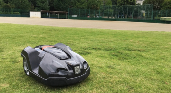 ロボット芝刈機を遠隔地から操作 福島ロボットテストフィールドで 画像