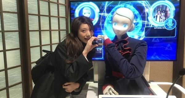 上野御徒町駅で女性型案内ロボット「ARISA」に会ってきた 画像