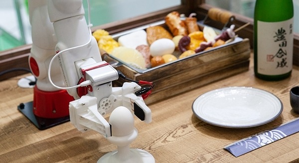 おでんロボ、コンビニ品出しロボ、なんでもグリッパ、指皮センサ・・ロボットの筋肉や感覚になる先進のゴム技術を豊田合成がデモ展示 画像