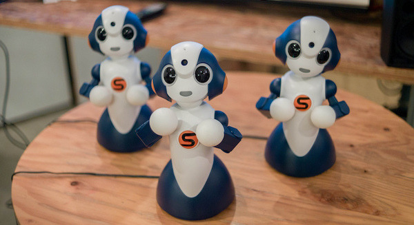 NTT東日本、ロボット「Sota」を活用した実証実験を実施へ　箱根で多言語対応を 画像