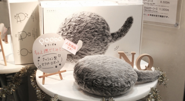 ネイルサロンでQooboの販売を開始　待ち時間にロボットで癒しを体験 画像