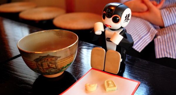 たった1000円でロボホンが名所を案内　「ロボ旅・堺」が3月15日から開始 画像