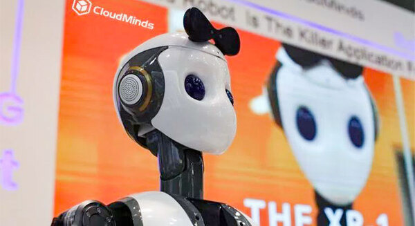 米クラウドマインズが身長約1.6mのヒューマノイドロボット「XR-1」を披露　針の穴に糸を通すことができる 画像