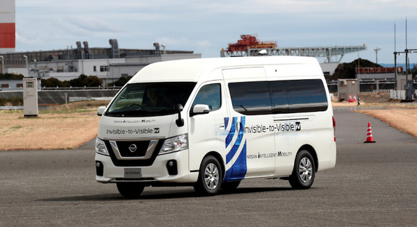 日産とドコモが5Gで「ドライバーが見えないものを可視化」するI2V技術の実証実験 画像