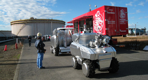 三菱重工、消防ロボット2機種を開発　遠隔操縦は実運用可能レベル 画像