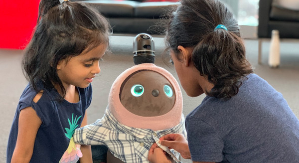 GROOVE Xが家族型ロボットLOVOTを「SXSW 2019」に出展　ストレスが軽減されるとの回答は7割超え 画像