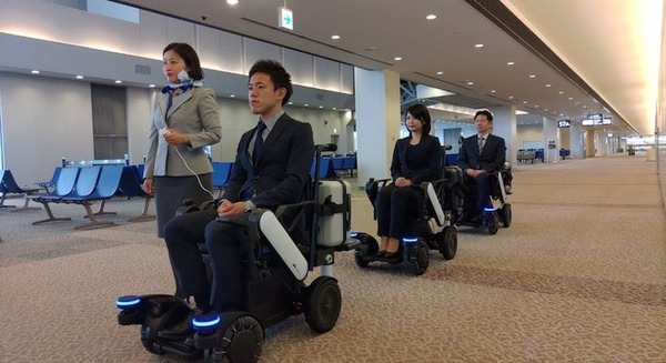 ANAとパナソニック、シニア世代の空港内乗り継ぎ移動にパーソナルモビリティ活用へ 画像