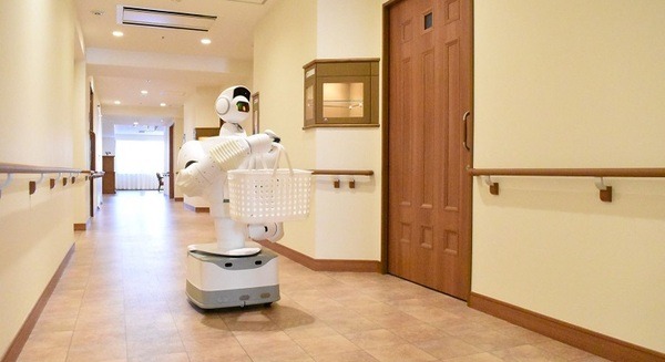 AI搭載型ロボットが介護現場での見守りや運搬などを支援　オリックス・リビングが実用化に向けてアイオロスと連携へ 画像