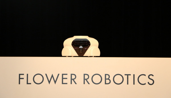 家電がロボットを履く！新時代のロボット「Patin」を発表！ 画像