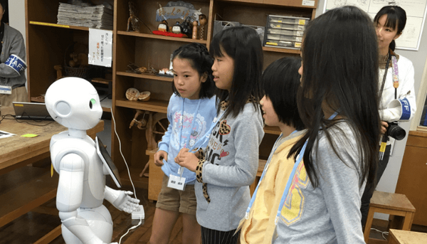 「きもちわるいから可愛いへ」女の子だけの実験教室でPepper講座が開催されました 画像
