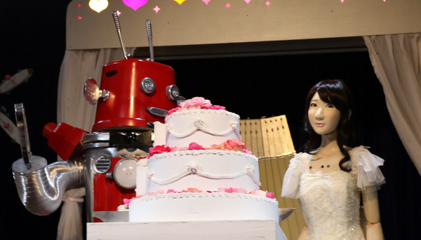 世界初！ロボット同士の結婚式「ロボ婚」が開催されました！ 画像