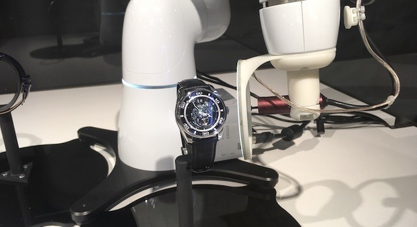 アーム型の人協働ロボット「COBOTTA」が三越ワールドウォッチフェアでライブデモンストレーションを披露 画像
