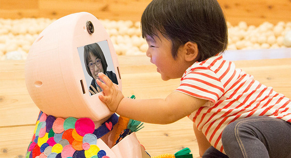 【子育ての負担軽減】離れた家族と協力し合って育児するロボット「かぞくでChiCaRo」レンタル予約開始！電通大学の調査でストレス低減を立証 画像