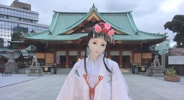 【神田明神で開催中】等身大アイドルロボット「高坂ここな」と女性アイドル大畑杏雛のユニット「プリティエンジェル」巫女舞奉納を見てきました 画像