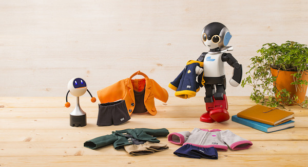 ロボユニが「ロビ2」の公式ウェア全12種類と限定カラーのニットTシャツ付きの組み立て完成品を限定販売　岩田屋本店で 画像