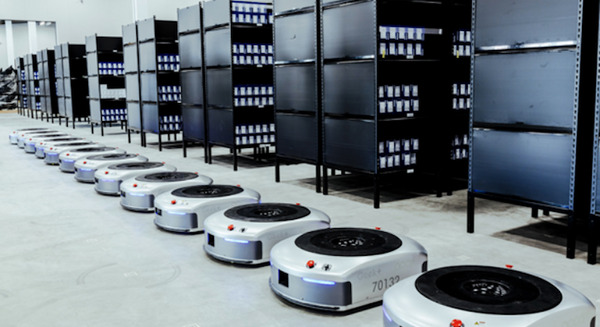 棚ごと運ぶ物流ロボットや自動追従ロボットのソリューションセミナー開催 協栄産業とギークプラス共催 画像