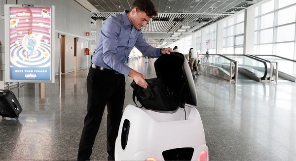 陸上用配送AGVロボット「YAPE」がドイツのフランクフルト空港にて実証実験　ゲートまでのアテンドと手荷物の配送支援 画像