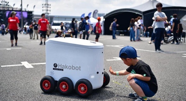 自動走行ロボットのHakobot、初の公開で自動走行実証実験を実施！　長崎県壱岐市のSDGsをテーマにしたフェスにて 画像