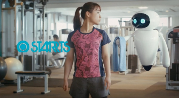 卓球日本代表・伊藤美誠選手がCMで未来ロボット「ST-Ⅱ」と初共演　スターツ 画像
