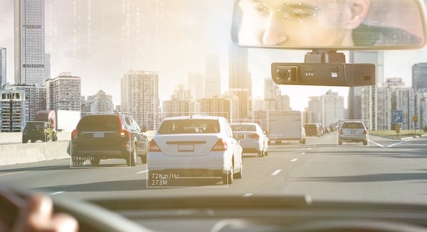 AIがドライバーの安全運転・異常・違法行為を監視　モニタリングAIシステム搭載の次世代ドラレコ「VIA Mobile360 D700」 画像