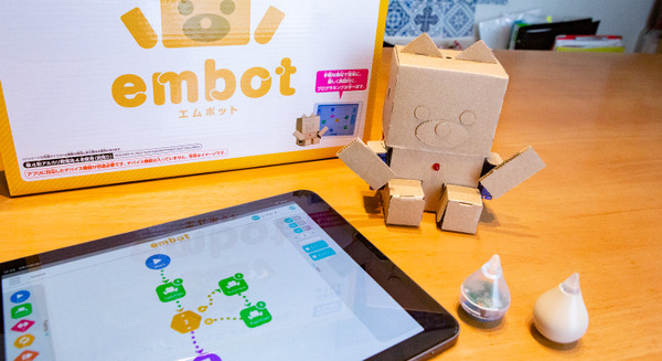 ダンボールロボットキット「embot」とIoTセンサーが連携　気温が高くなったらロボットがお知らせするプログラミングを体験 画像