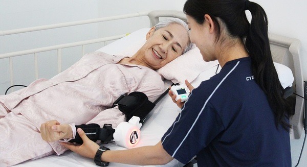 CYBERDYNEのHAL医療用「単関節タイプ」の保険適用が決定 脳血管疾患などのリハビリ目的に展開 画像