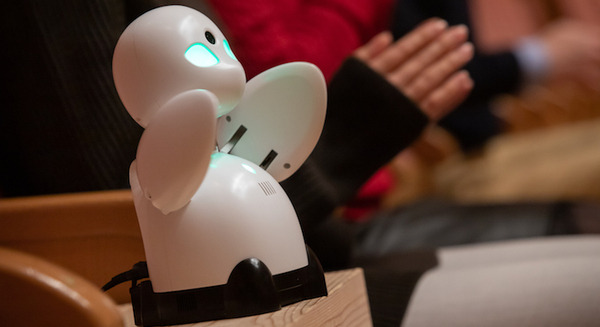 分身ロボット「OriHime」で家族や友人と一緒に展覧会を鑑賞しませんか 横浜市がヨコハマトリエンナーレ2020で希望者募集 先着順 画像